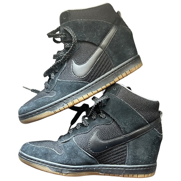Nike Women's Black Wedge Sneakers

Nike Dunk Sky High - wedge sneakers size 10 - Picture 2 of 8